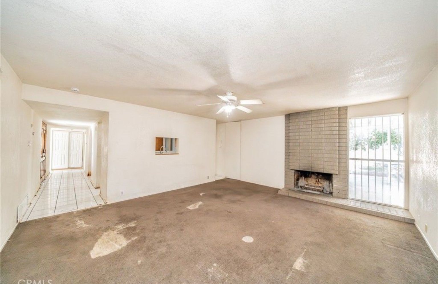Living room before remodel